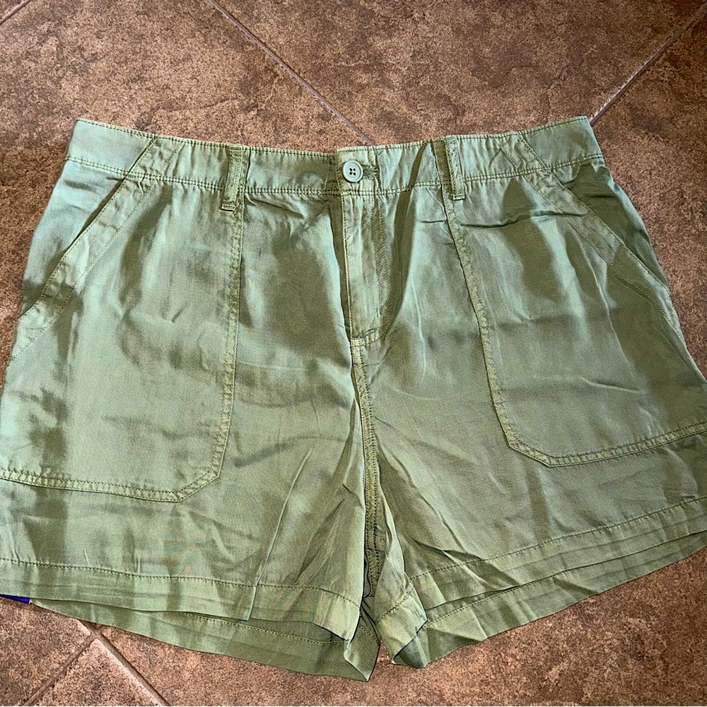 NWT - Social Standard by Sanctuary Women's Fortune Short